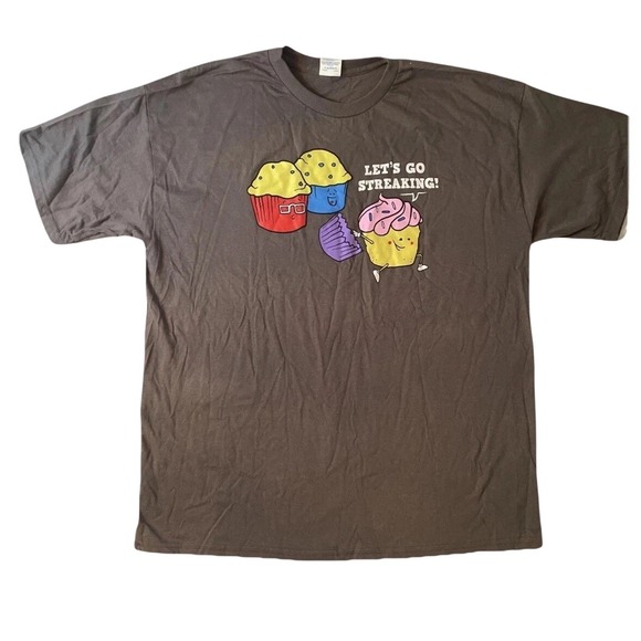 Gildan Lets Go Streaking Cupcake Funny Graphic T-Shirt Charcoal Gray Mens XL - Picture 2 of 8